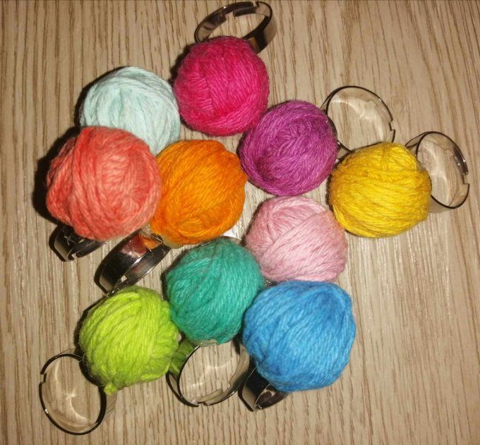 Bague réglable Boule de laine, 10 coloris au choix