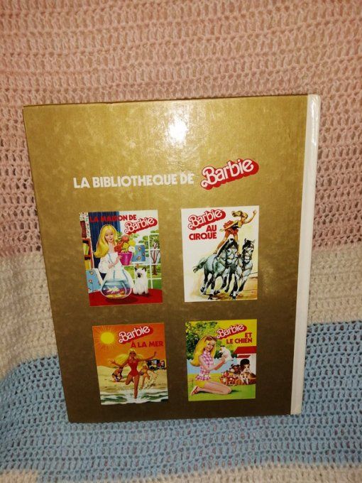 Livre vintage 1977 Barbie et le chien